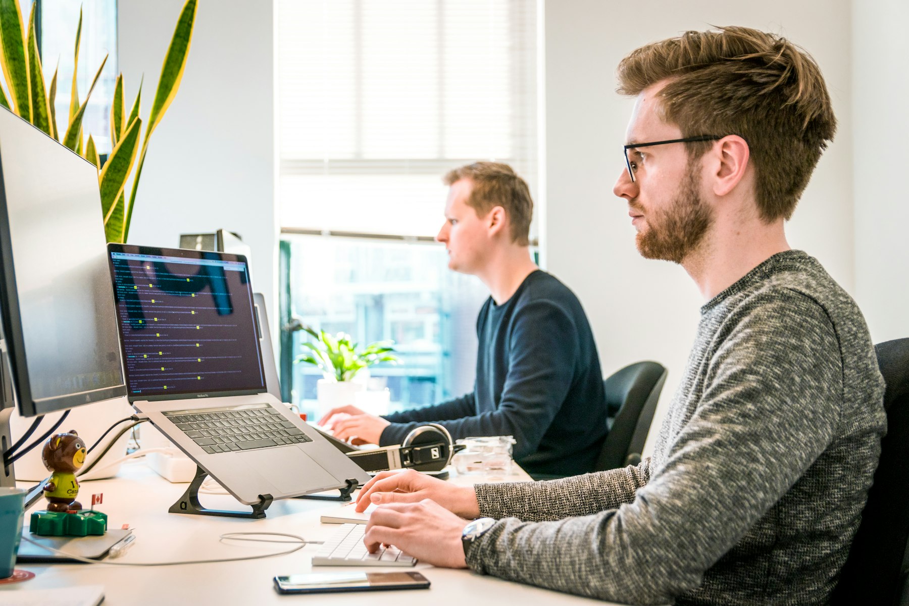 Operators collaborating with analytics systems